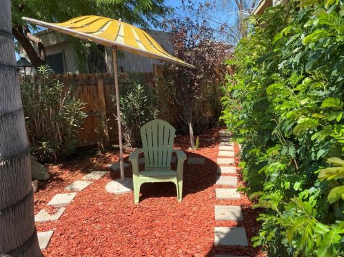 370 Logenita St, Palm Springs, CA 92264-2704