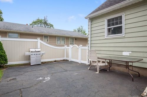 5 Lincoln St, North Haven CT  06473-1807 exterior