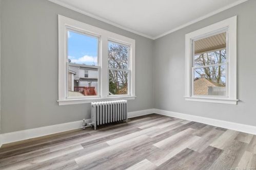 19 Waller Ct, United States Coast Guard Ac CT  06320-5217 exterior