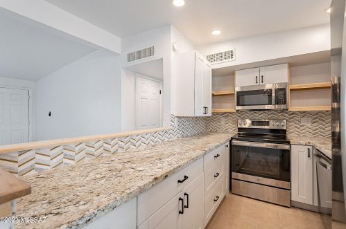 6520 Calle Herculo, Tucson AZ  85710-5620 exterior