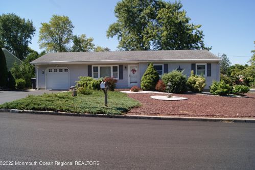 335 Lake Dr, Bricktown, NJ 08724-1594