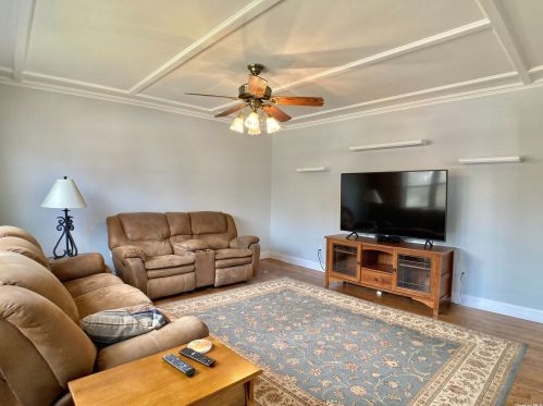206 Wilson Blvd, Islip Manor, NY 11751-2224