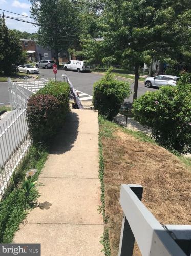 510 Hilltop Ter, Washington, DC 20019-4221