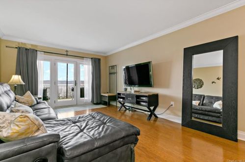 58 Hudson Pt Ln, Crotonville NY  10562-5942 exterior