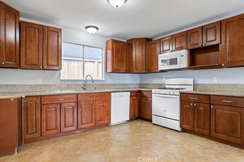 16121 Colina St, Victorville CA  92395-3610 exterior