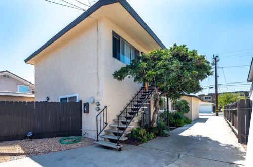 25022 Woodward Ave, Lomita CA  90717-2243 exterior