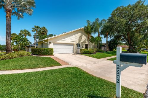 2602 Pepperwood Cir, West Palm Beach FL  33410-5249 exterior