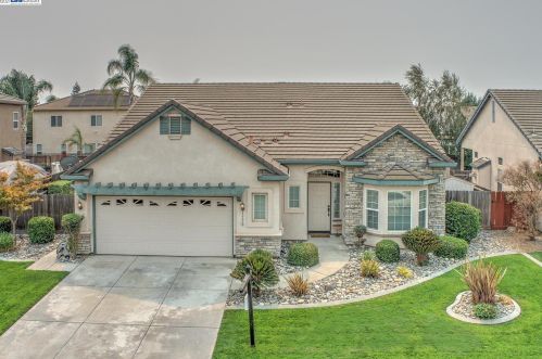 1770 Monaco Dr, Manteca, CA 95336-7086