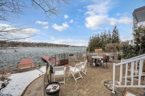 16 Maple Pkwy, Sparta NJ  07871-2011 exterior