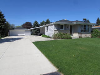 1842 Wedgewood Dr, Racine, WI 53402-2459