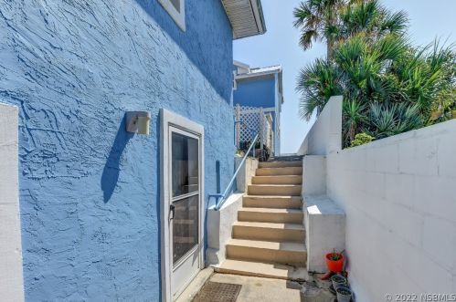 4241 Atlantic Ave, Daytona Beach FL 32127-7004 exterior