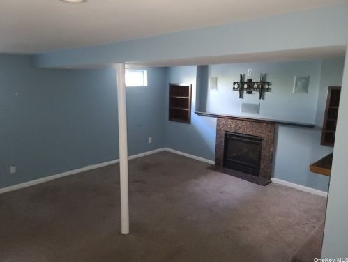 4 Iram Pl, Bethpage NY  11714-2832 exterior