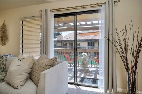 41 Fountain Grove Cir, Fairfield CA  94558-2483 exterior