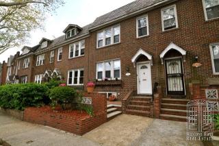 3957 50th Ave, Long Island City, NY 11377-4108