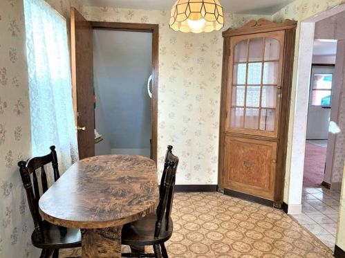 2246 Candace St, Pittsburgh PA 15216-3141 exterior