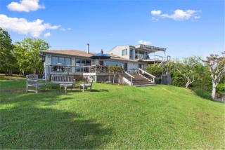 26 Beech St, Hither Plains, NY 11954-5047