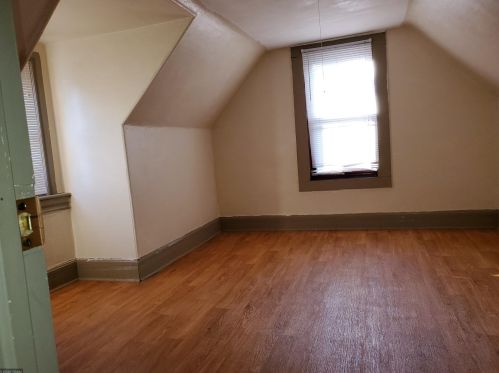 689 Case Ave, Saint Paul MN 55106-3704 exterior