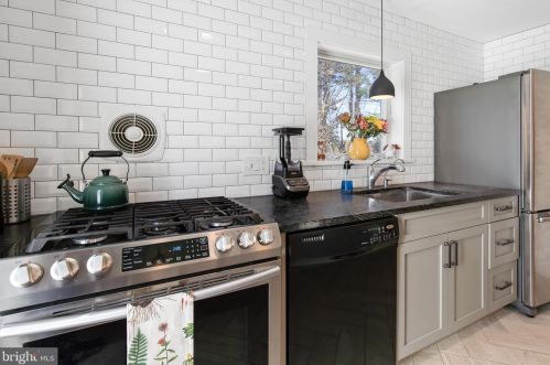 251 Primrose Ave, Lancaster PA  17601-3820 exterior