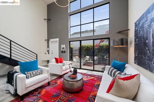 2858 Helen St, Oakland CA  94608-4028 exterior