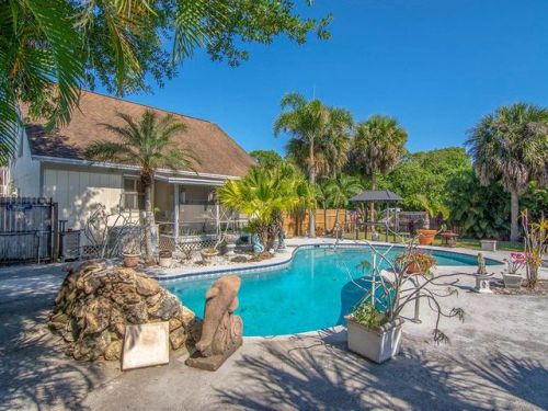 2245 16th St, Vero Beach, FL 32960-3183