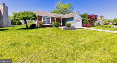 57 Lakebridge Dr, West Deptford, NJ 08096-6719