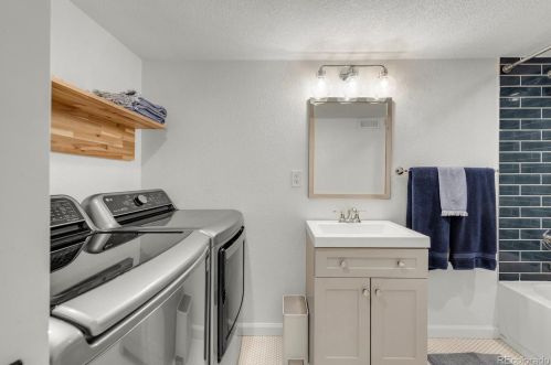 4910 Pearl St, Englewood CO  80113-6914 exterior