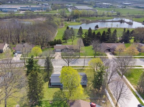 399 Grove St, Lake Mills, WI 53551-1663