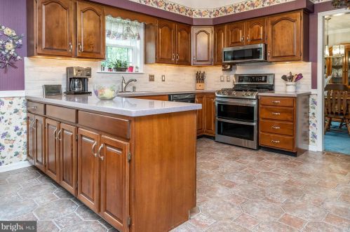 70 Eagle Ct, Gilbertsville, PA 19525-9267