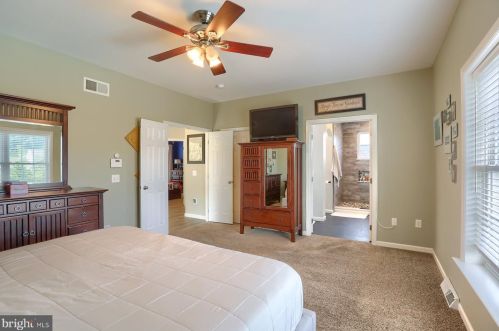 7207 Royal Oak Dr, Harrisburg PA 17112-8837 exterior