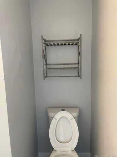 524 208 Dr, Hollywood FL 33029-2198 exterior