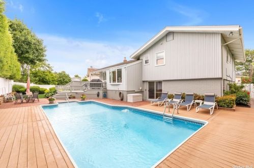 34 Forsythia Ln, Muttontown NY  11753-2337 exterior