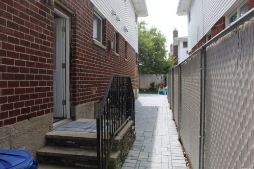 79-12 153rd Ave, Jamaica, NY 11414-1772