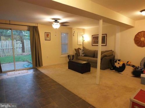 9843 Lakepointe Dr, Springfield VA  22015-1825 exterior