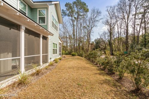 2 Faculty Dr, Beaufort SC  29907-2528 exterior