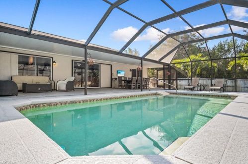 101 Sharwood Dr, Naples FL  34110-5721 exterior