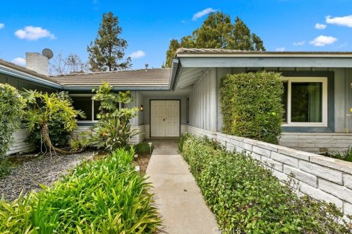 5576 Inner Circle Dr, Riverside CA  92506-3617 exterior