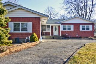 139 Evergreen Dr, Selden, NY 11784-2013