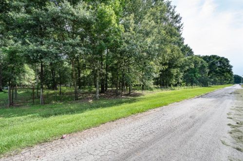 356 County Road 6481, Mont Belvieu TX  77535 exterior