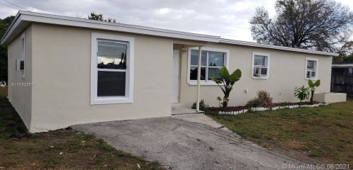 102 Alabama Rd, Lehigh Acres FL  33936-7105 exterior