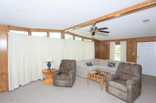 1384 Barefoot Cir, Sebastian, FL 32976-7090