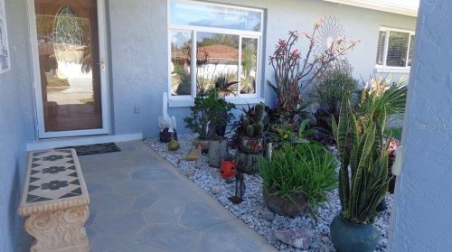 133 Stafford Cir, Palm Harbor, FL 34684-2238