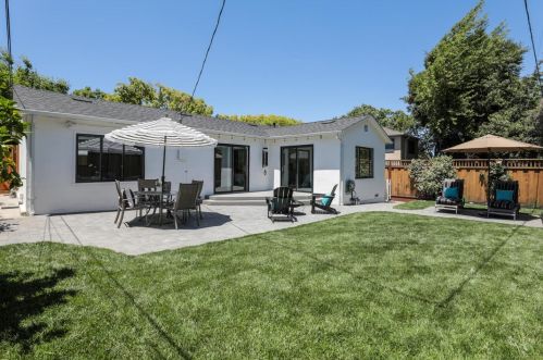 2749 Delaware Ave, Redwood City CA  94061-3218 exterior
