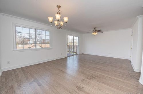 73 Dora St, Stamford, CT 06902-9409