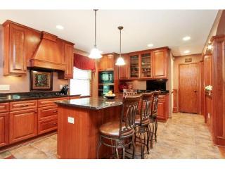 2775 Shadyview Ln, Minneapolis, MN 55447-1680