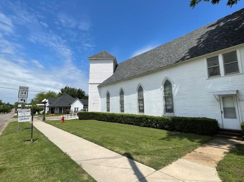 305 Main St, Honey Grove, TX 75446-1335