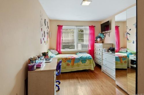 1 Jones Pl, White Plains NY  10606-2218 exterior