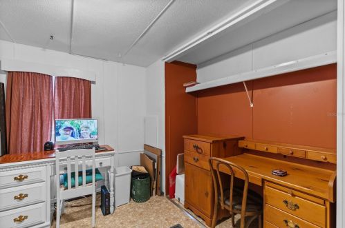 1525 Pleasant St, Tavares FL  32778-4001 exterior