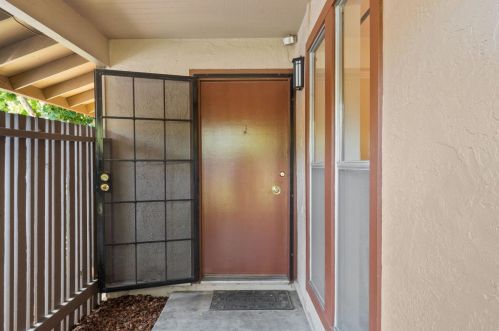 220 Red Oak Dr, Sunnyvale, CA 94086-6653