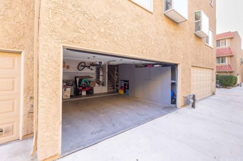 17922 River Cir, Santa Clarita CA  91387-5855 exterior
