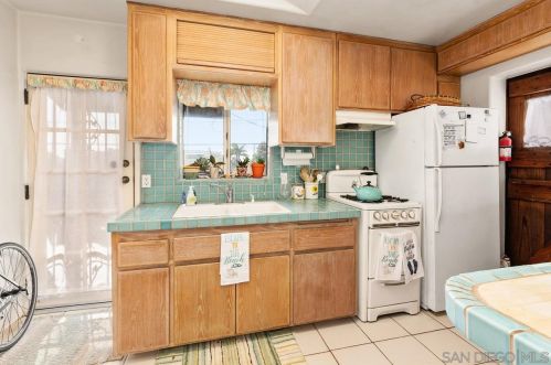 4273 Dawes St, San Diego CA 92109-1230 exterior